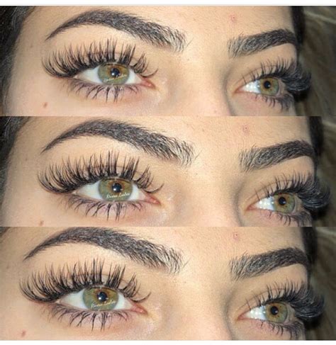 where are sarah sander's fake eyelashes today